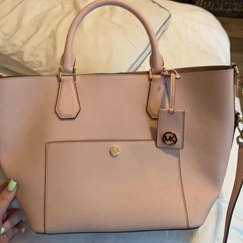 michael kors purse!